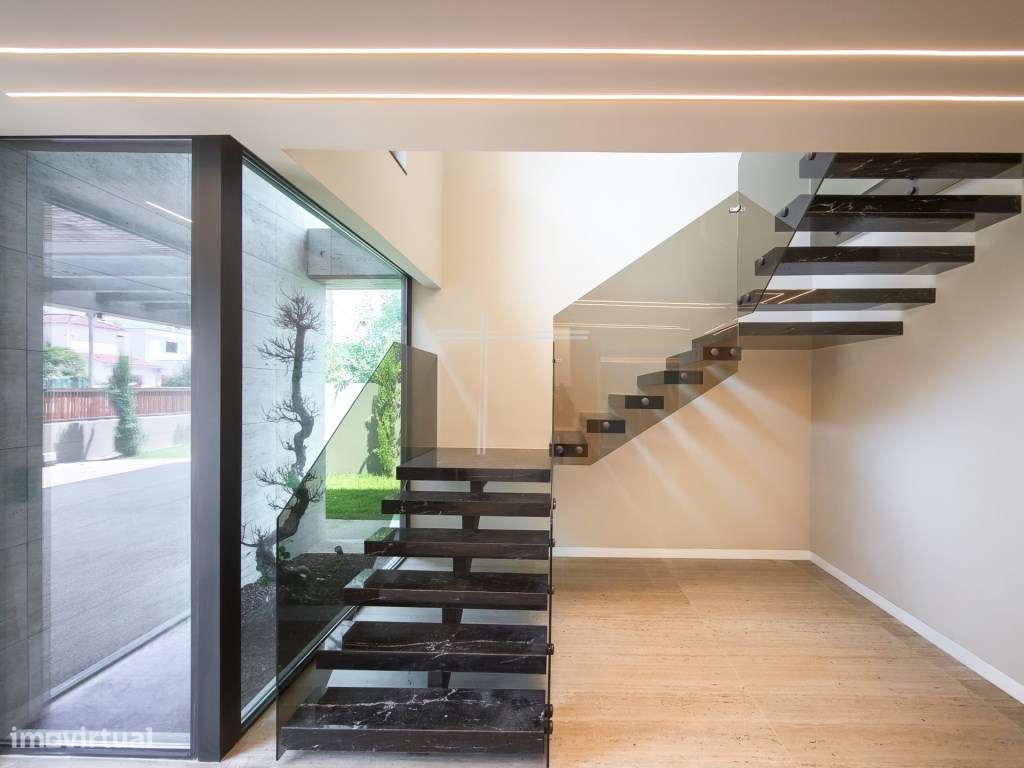 Moradia isolada T5, arquitetura contemporânea com piscina - Verdizela-6