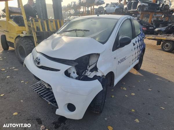 Dezmembrez Toyota Aygo motor 1.0 benzina  68cp 1KR-FE dezmembrari cutie de viteze manuala 5+1 - 1