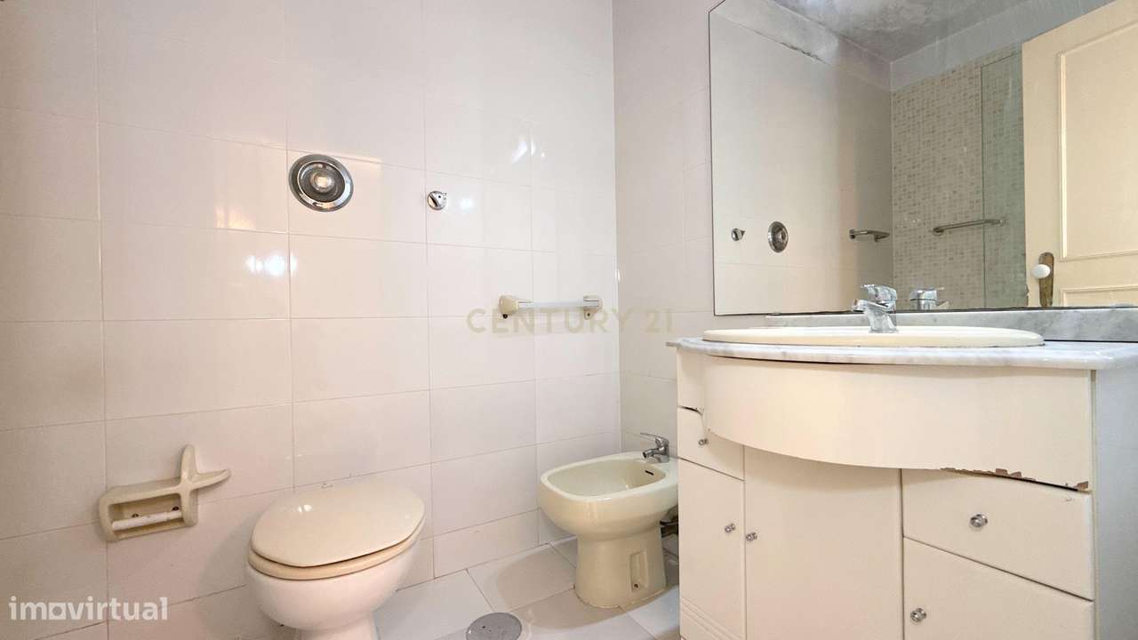 Excelente T1 com Terraço de 68 m² e Lugar de Garagem-11