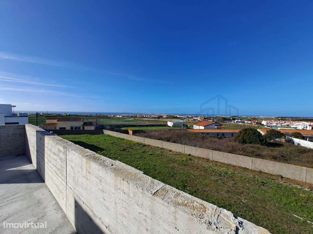 Moradia V3+1 com vista para a península de Peniche-7