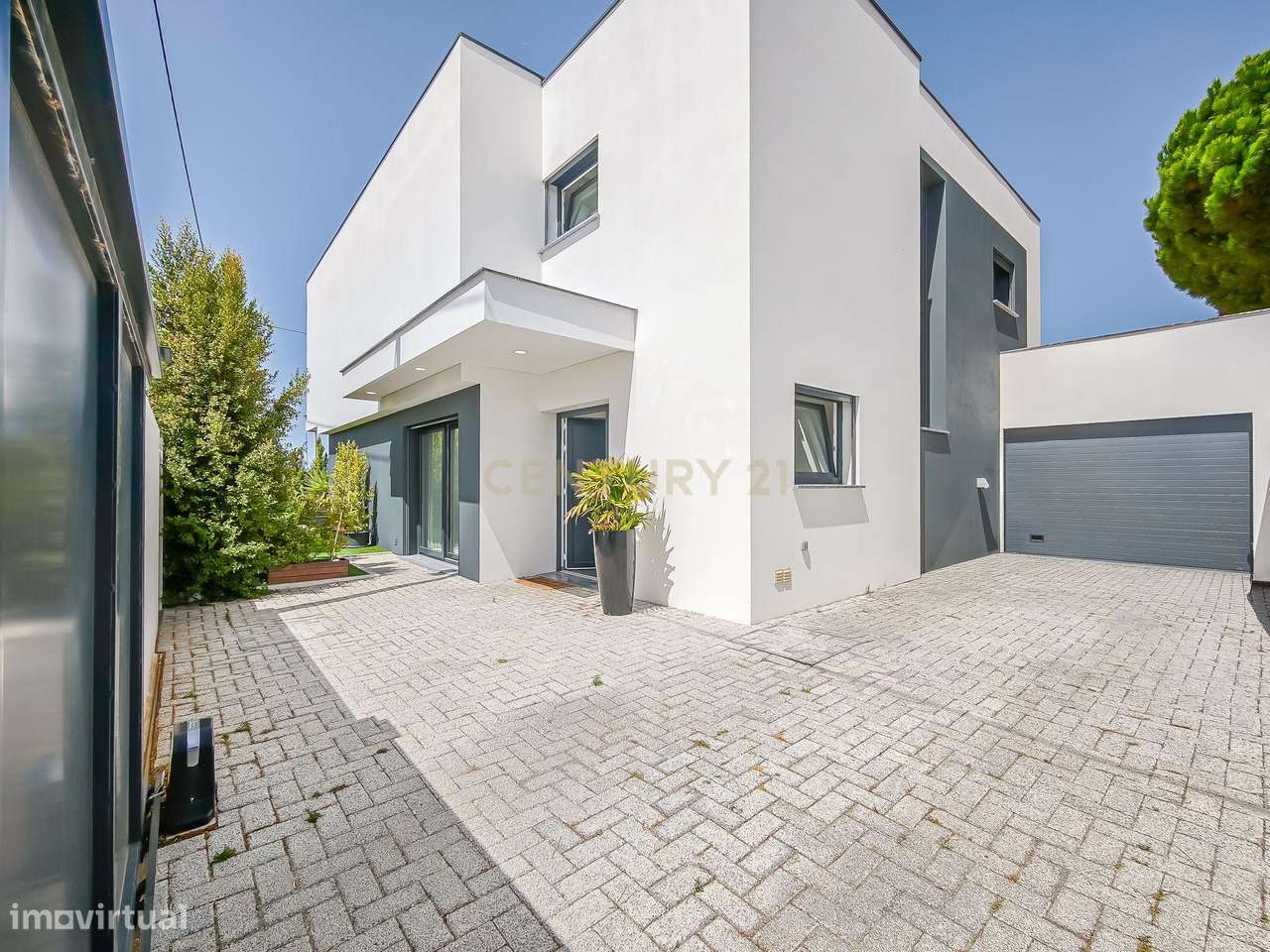 Moradia T4 Isolada | Piscina | Garagem Box | Painéis Solares | 2025 |-49