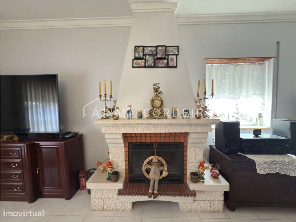 Moradia Isolada T5 em Lote de 375m² Excelente Estado - Sobreda-7