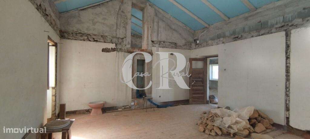 Moradia para restaurar-26