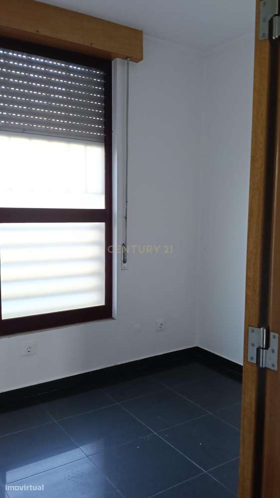 Excelente Espaço Comercial para Arrendamento em Vila Nova da Caparica - Grande imagem: 5/8