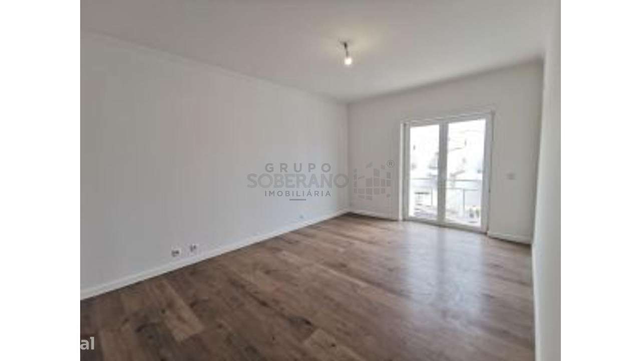 Moradia Geminada T3 em Ericeira-21