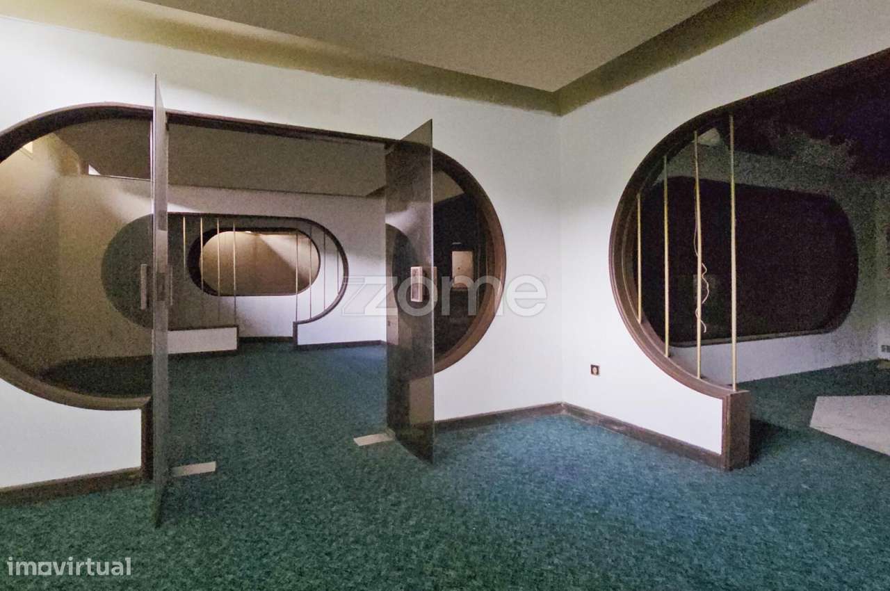 Moradia rara para Reabilitação – Vista Mar | São Pedro Estoril-31