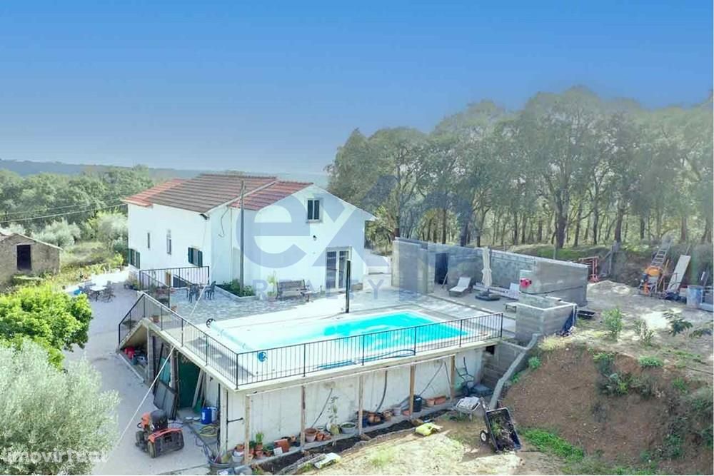 Moradia Espaçosa com Vista Panorâmica, Piscina em Zona Muito Procurada