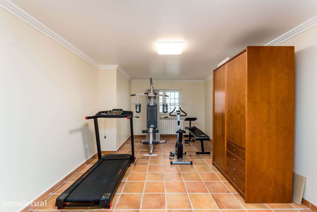 Moradia T4+1 Geminada na Quinta da Beloura — Luminosidade, Conforto e-59