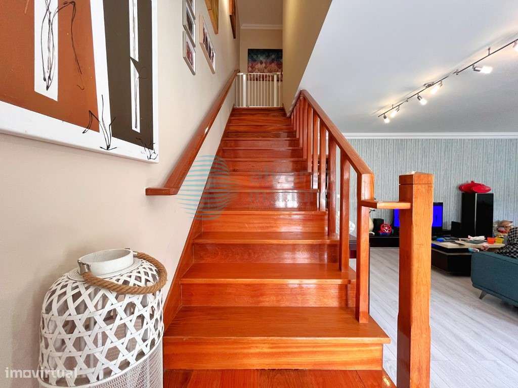 Moradia V3 situada no centro do Bombarral-10