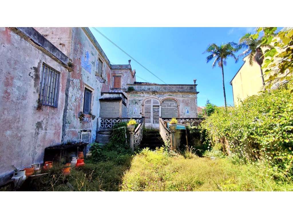 AMPLO EDIFÍCIO - MORADIA para VENDA no centro histórico de Ponta De...-12