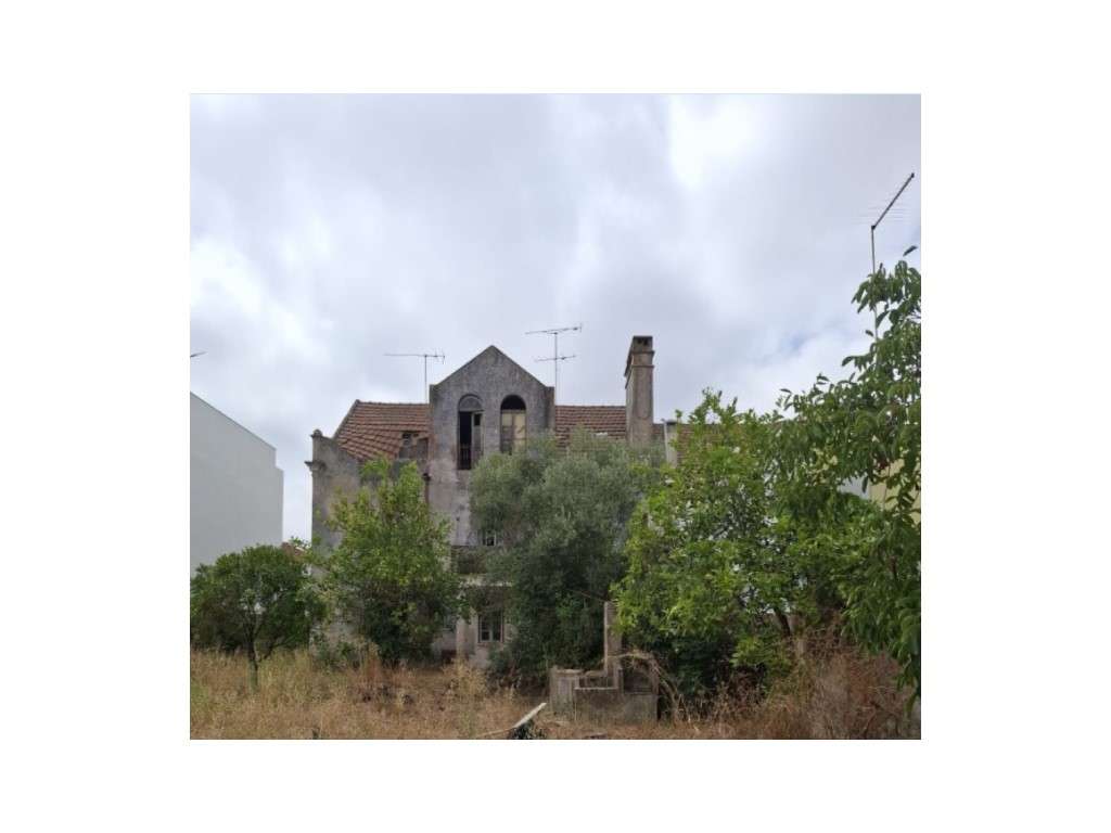 Edifício situado em Grândola (Excelente Localização) - Grande imagem: 1/14