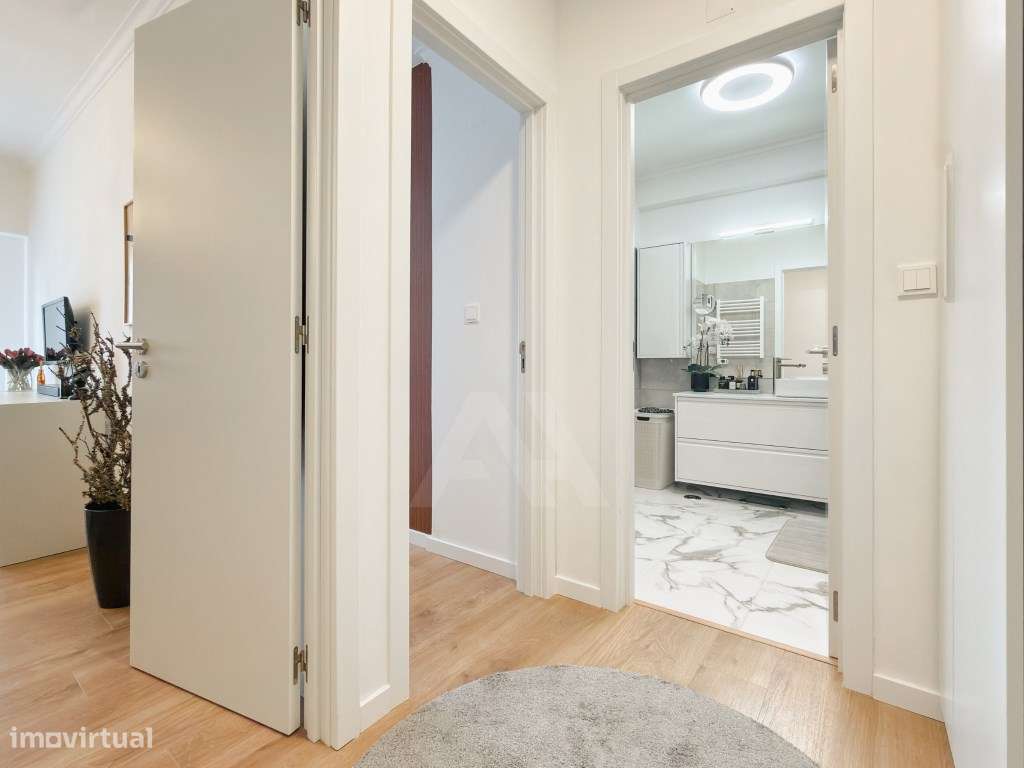 Apartamento T2 renovado e mobilado em Massamá com 107 m² e arrecadação-17