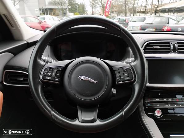 Jaguar F-Pace 2.0 i4D Portfolio Aut. - 12