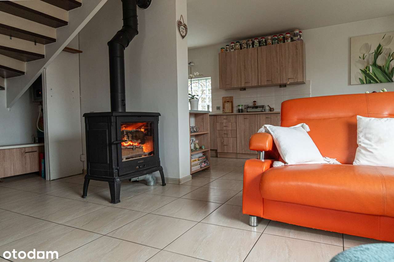 mały biały kameralny domek-13