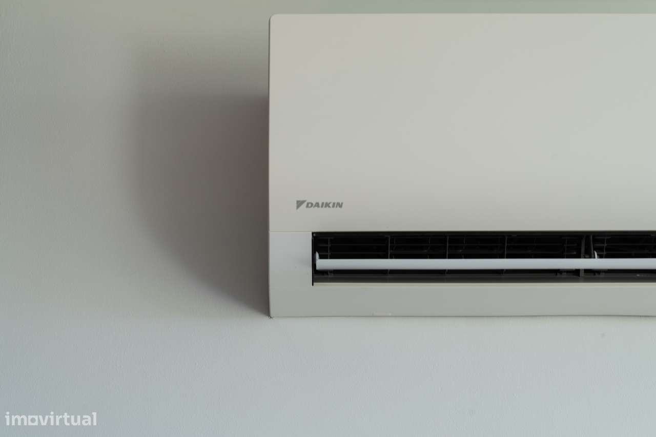 Moradia independente à venda na Estrada Velha da Avessada, 2665-32