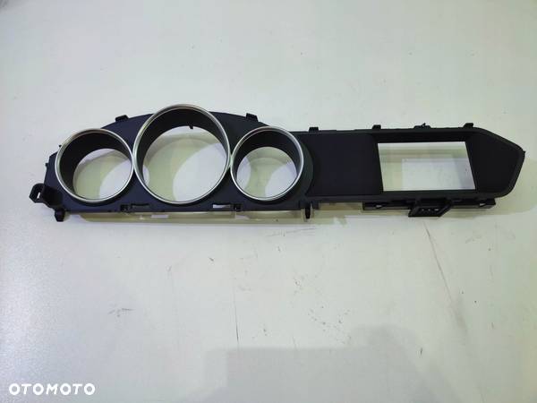 MERCEDES W204 RAMKA LICZNIKA LIFT A2046890239 - 2