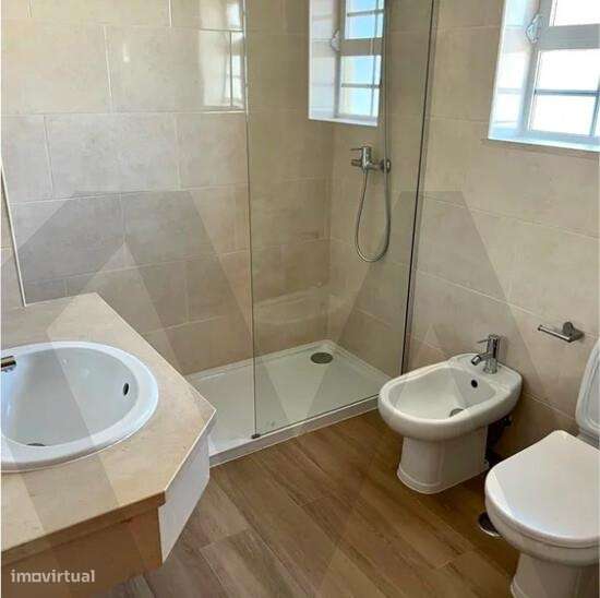 Moradia Geminada com Licença AL e Piscina em Condomínio Exclusivo – Qu-10