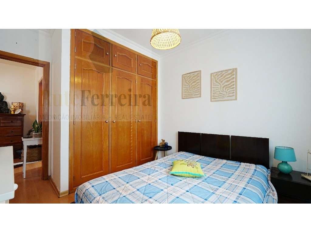 Moradia T3 localizada em São Pedro da Cadeira com jardim-22