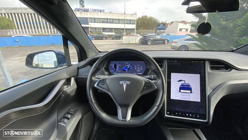 Tesla Model X 75D - 32