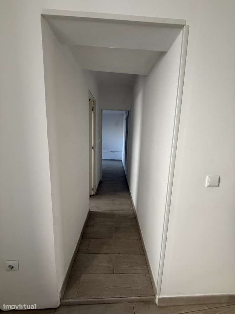 Moradia T2 + T1 - Grande imagem: 4/28