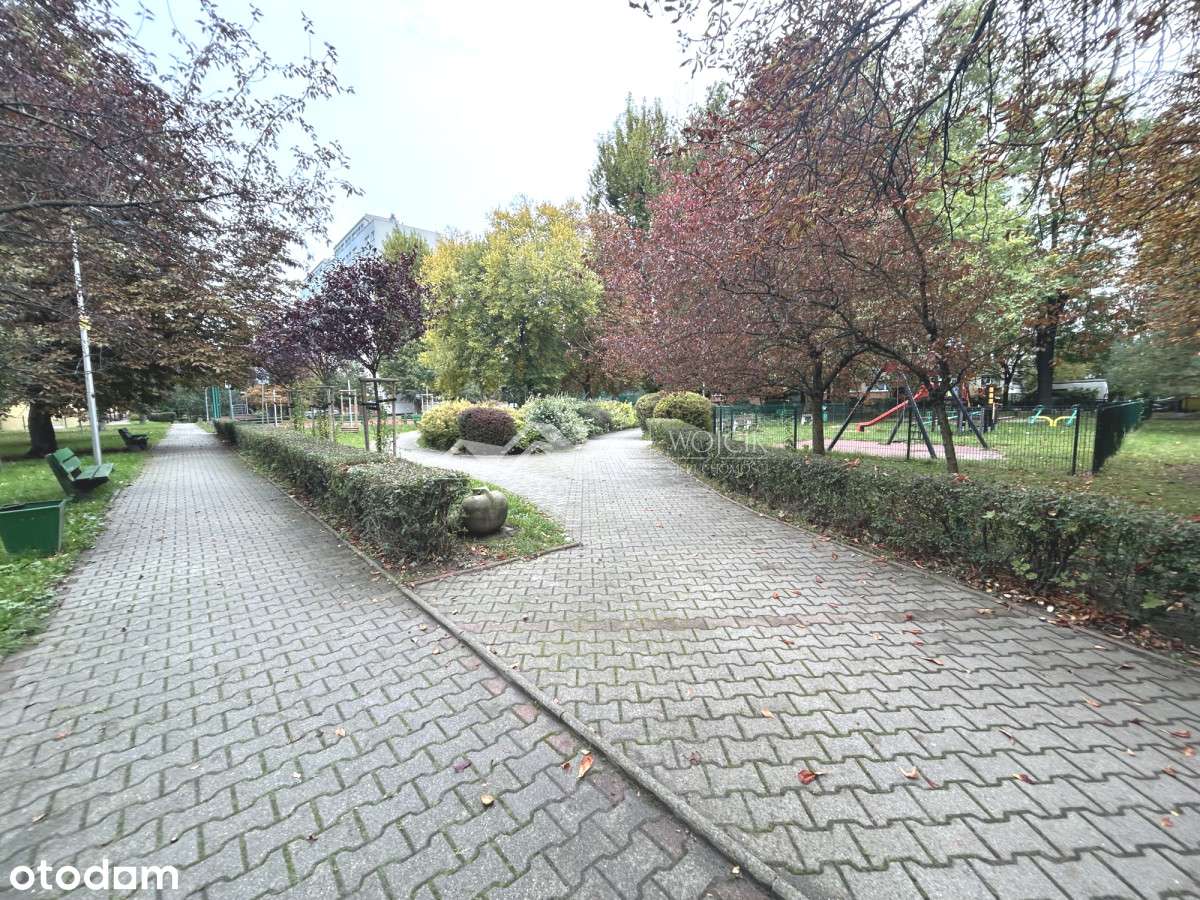 KLucze w biurze Zadbane 3M osobna kuchnia Centrum-15