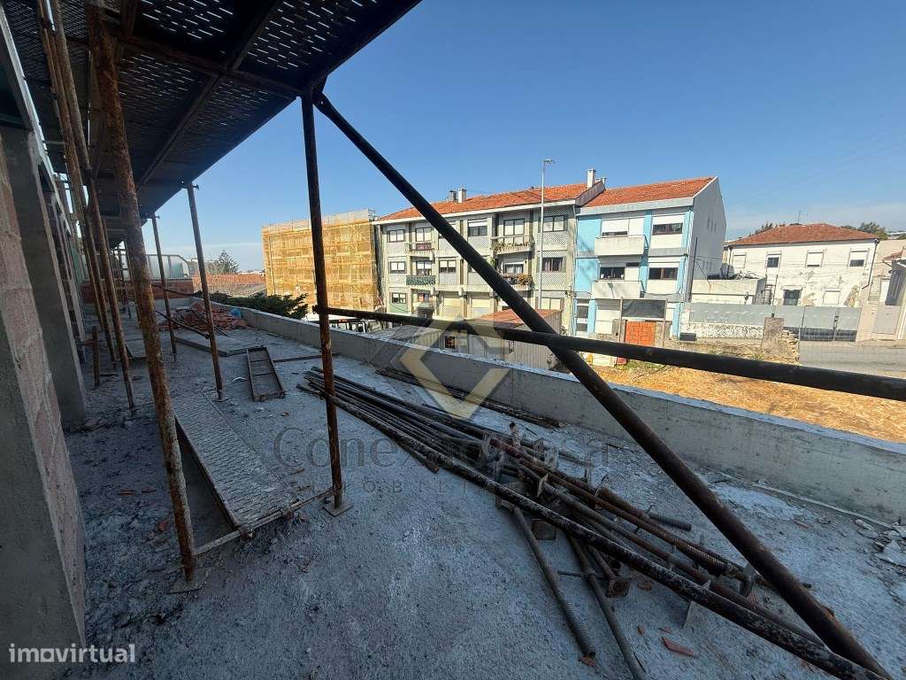 Apartamento T2 próximo à Rotunda Santo Ovídeo Vila Nova de Gaia-1