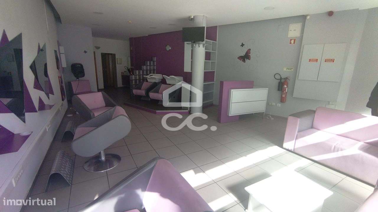 Loja com 124m2 de área bruta, no centro da Cidade. - Grande imagem: 3/10