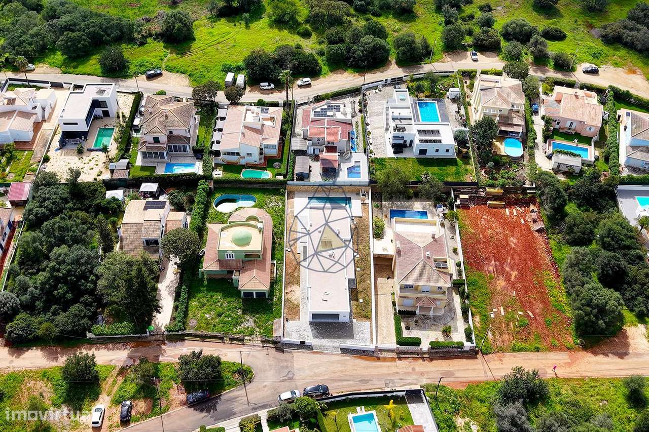 Moradia Nova com Piscina na Urbanização Monte Canelas - Portimão-45