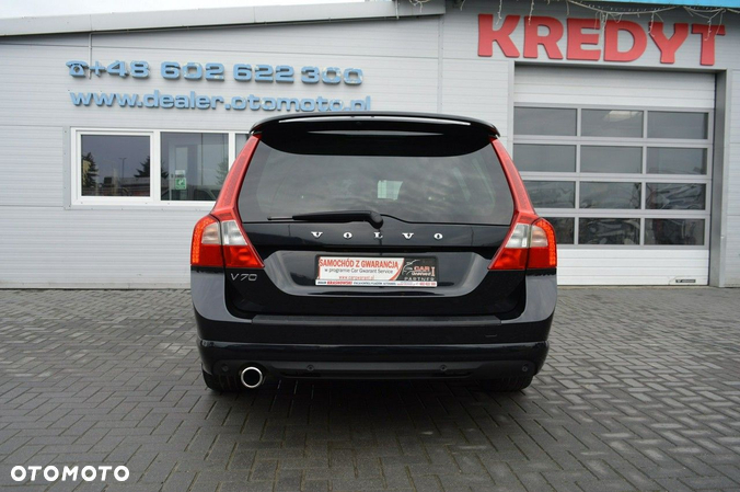 Volvo V70 D2 R-Design - 11