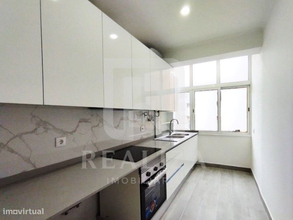 Apartamento T3 remodelado no Feijó - Almada