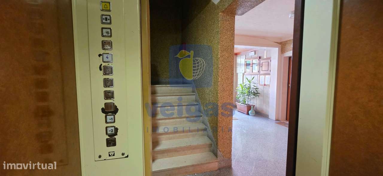 Fantástico T2 Renovado, na Av. da Liberdade – Monte Abraão-22