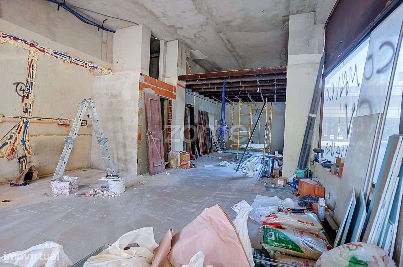Loja com Potencial para T1 à Venda no Bairro do Liceu, Aveiro-5