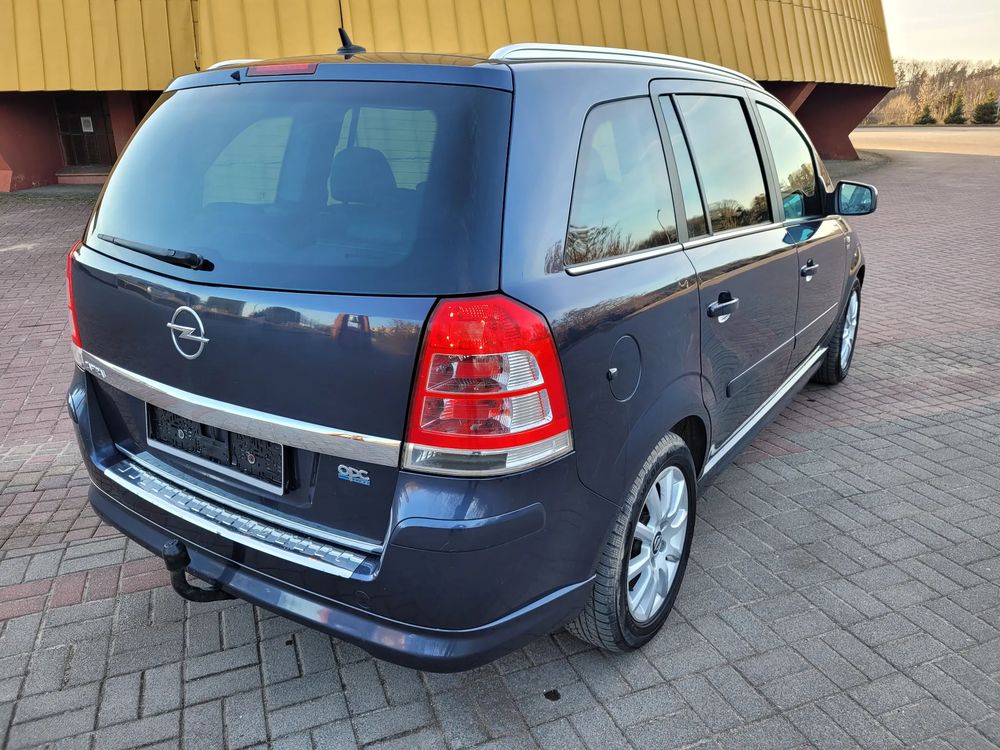 Opel Zafira B 2011