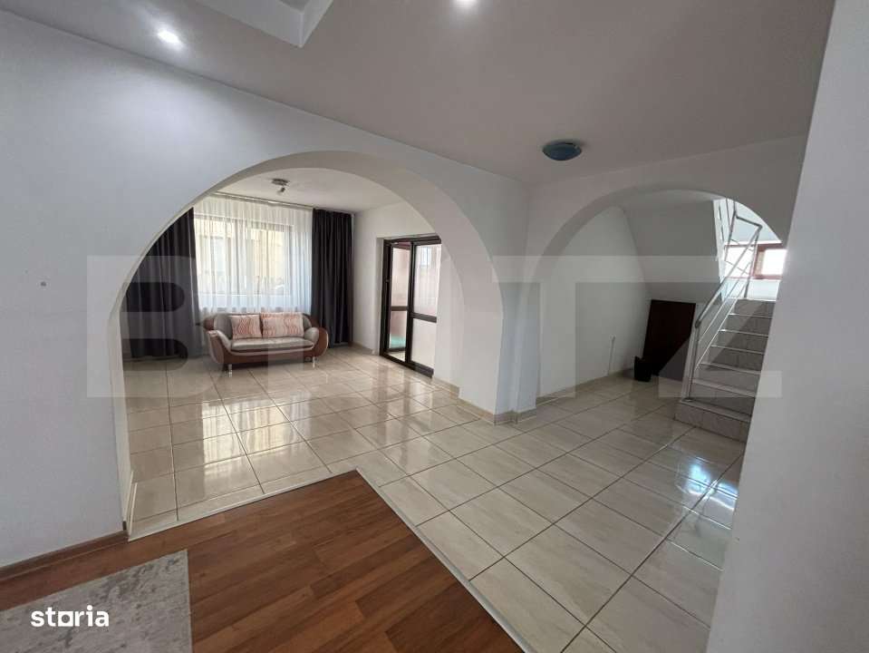 Casa de vanzare cu 5 camere, 200 mp, zona Micro 3 - Imagine principală: 3/19