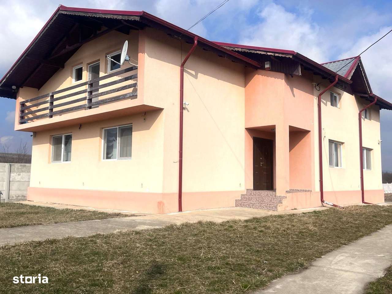 Priveliste frumoasa! Vanzare casa cu 3 camere in Sotanga! - Imagine principală: 1/18