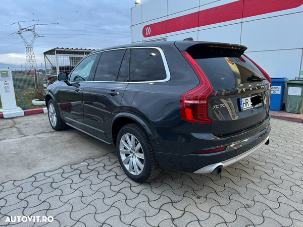 Volvo XC 90 D5 AWD Momentum - 4