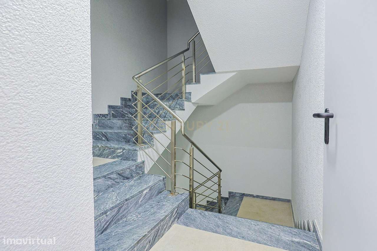 Apartamento T3 na MalvaRosa, Alverca-32