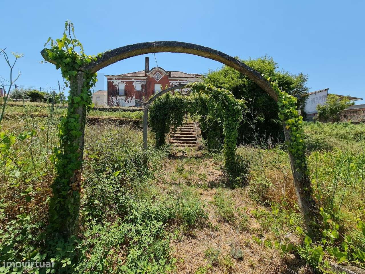 Moradia  com Terreno Urbano e Rústico  | 3.147 m2 |  Vimieiro, Santa C-55