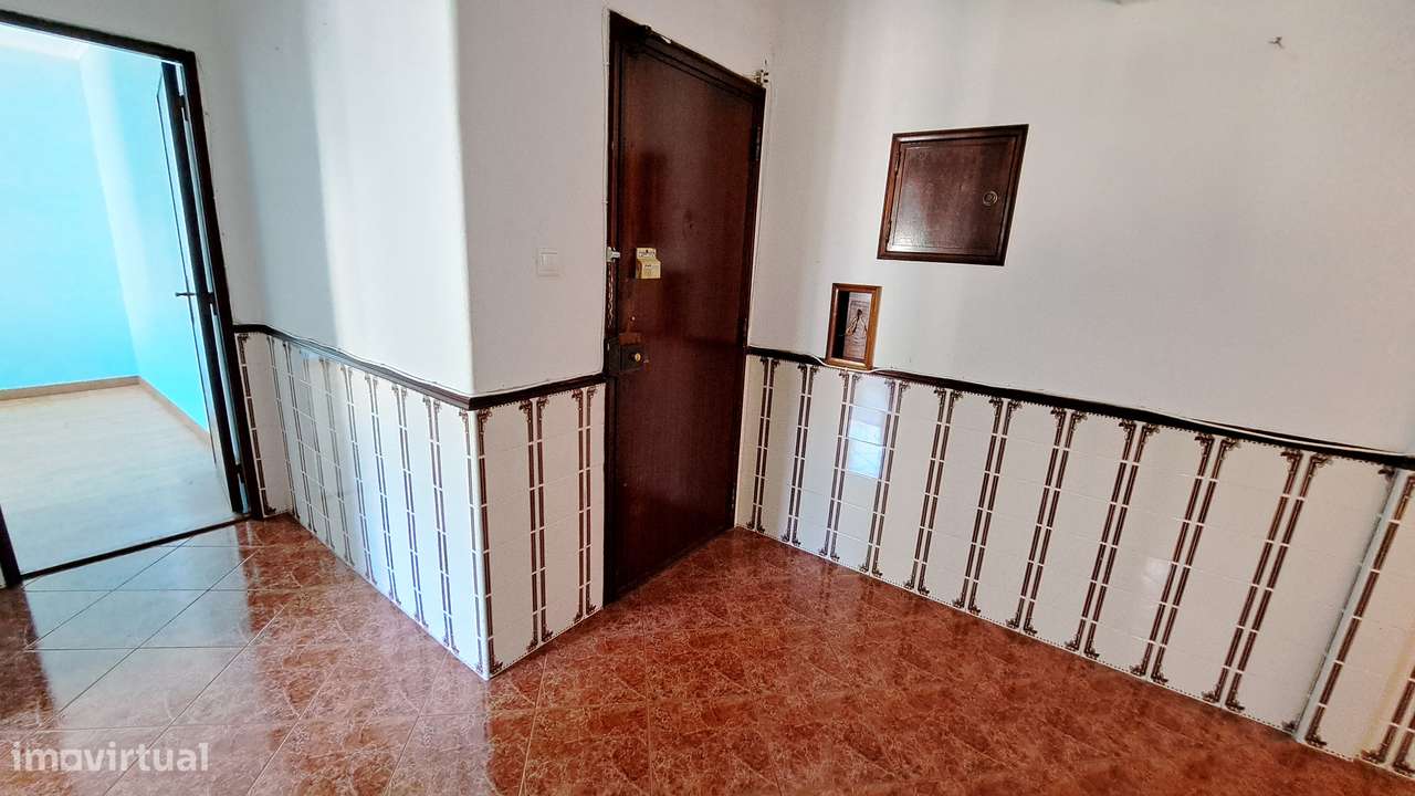 Apartamento T2 com 73m2 com Arrecadação na Arroja/Odivelas-12