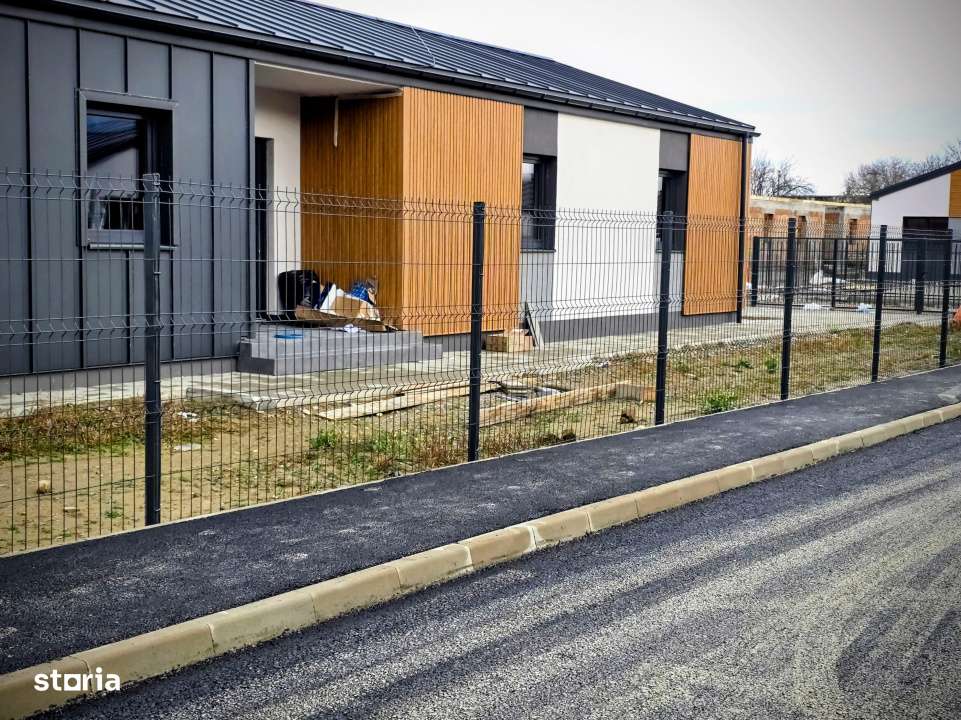 Casa individuala cu patru camere pe parter, Zarnesti-6