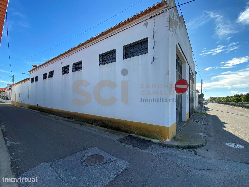 Armazém em Vila Nova de São Bento, com cerca de trezentos metros qu...-12