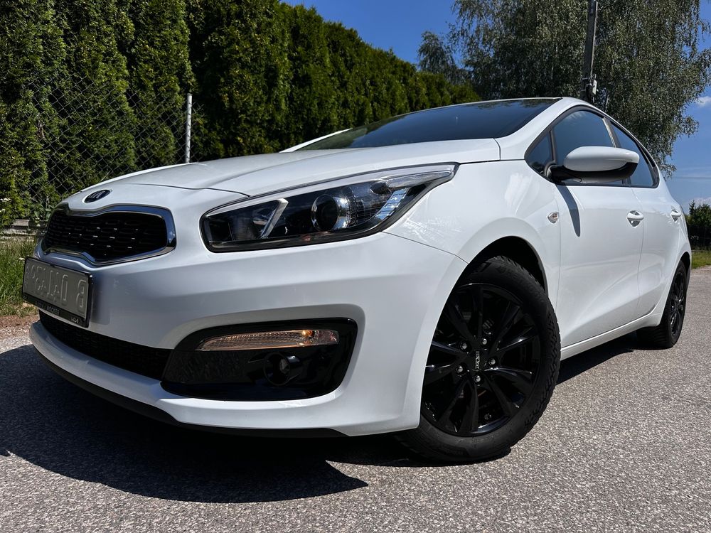 Kia Ceed II (2012-) 1.4 CVVT Dream Team Edition 2016