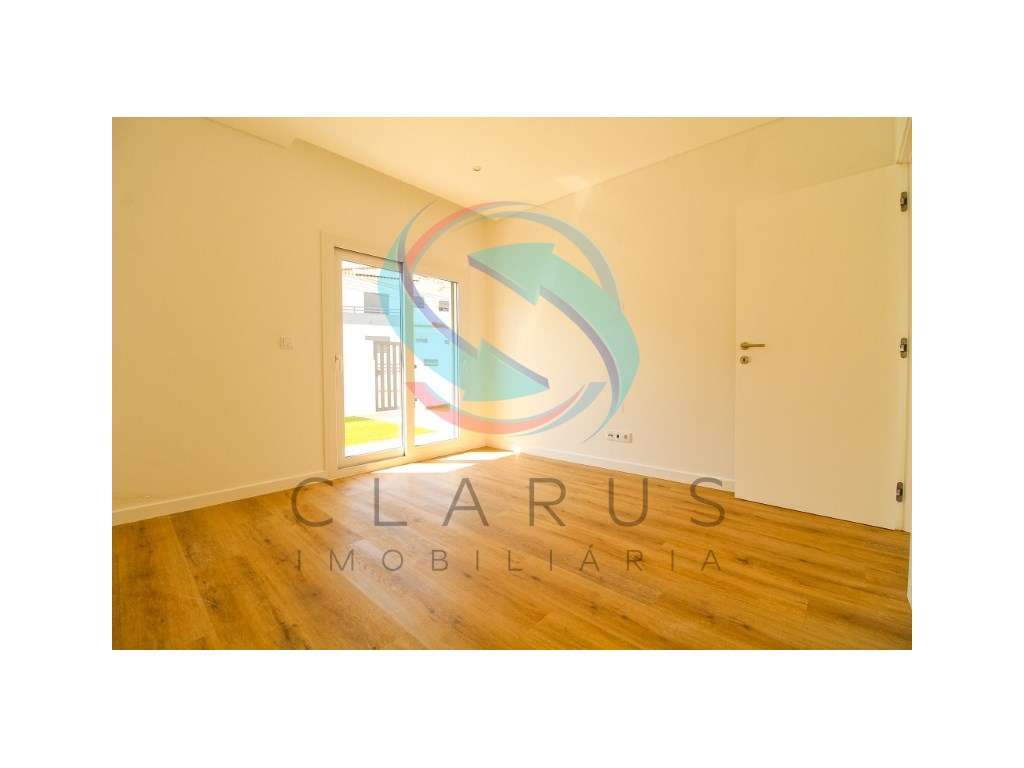 Moradia geminada em Vale de Milhaços-14