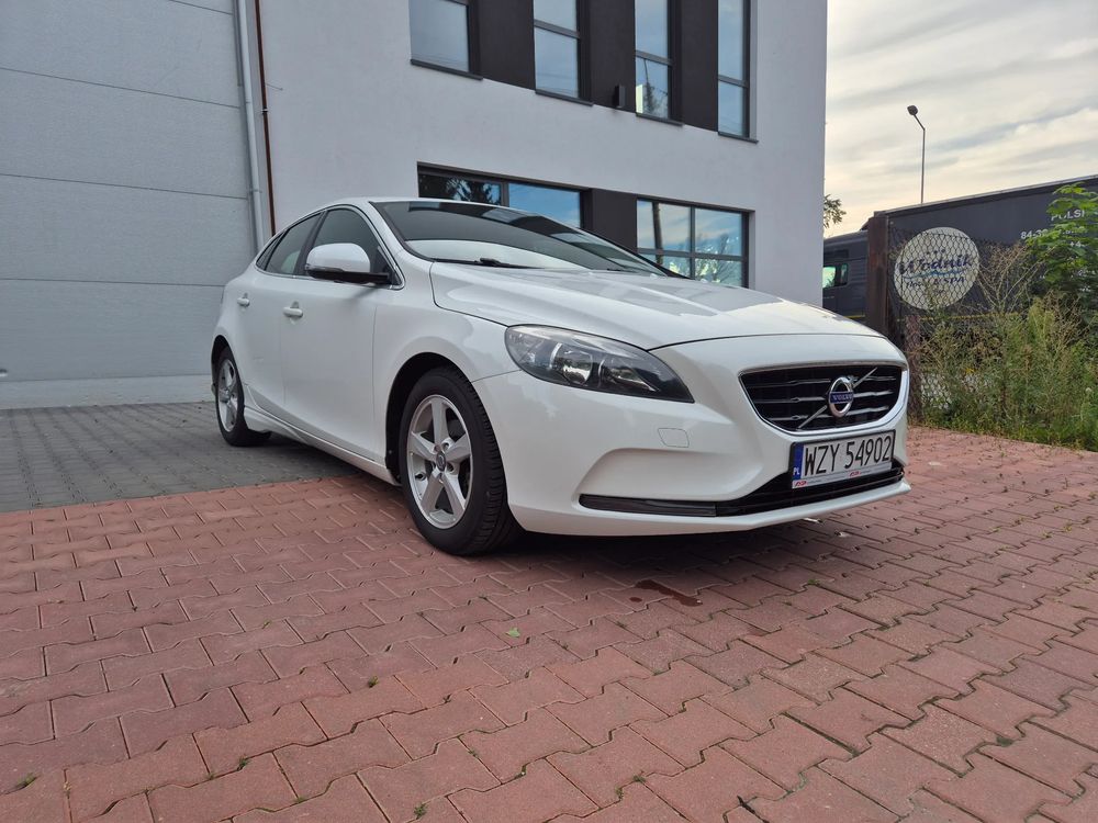 Volvo V40 II (2012-) D2 Momentum 2013