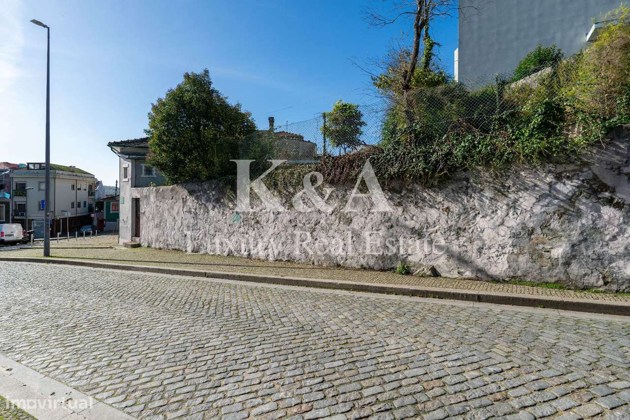 Moradia com potencial, próxima da Foz, com vistas sobre o Rio Douro - Grande imagem: 4/5