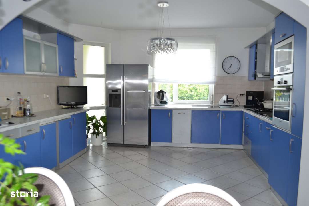 Casa/vila 400 mp-teren 900mp-piscina-Unirea- Vasile Petri, comision 0-5