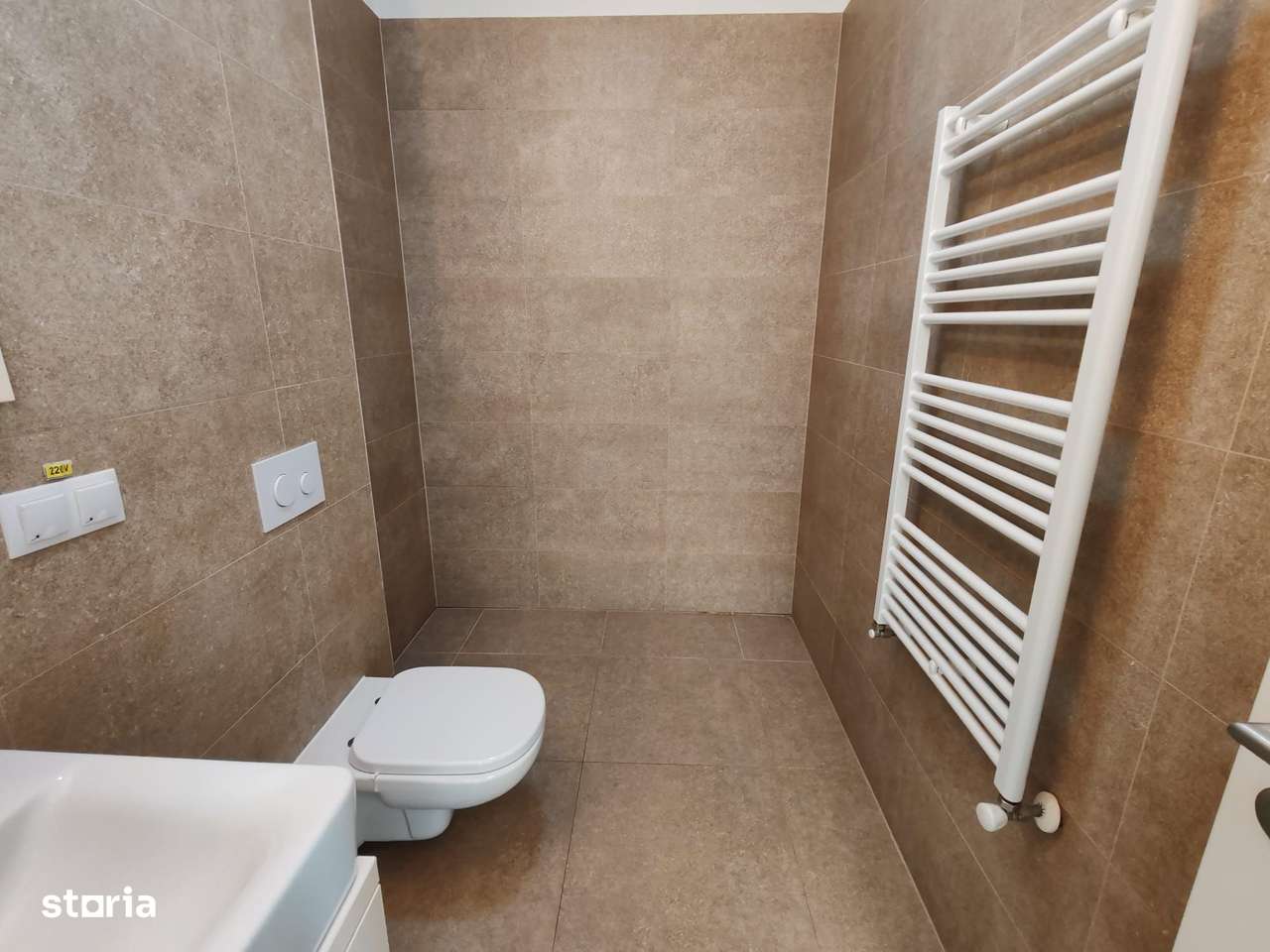 Spațiu Comercial în Coresi Avangarden - Imagine principală: 4/4