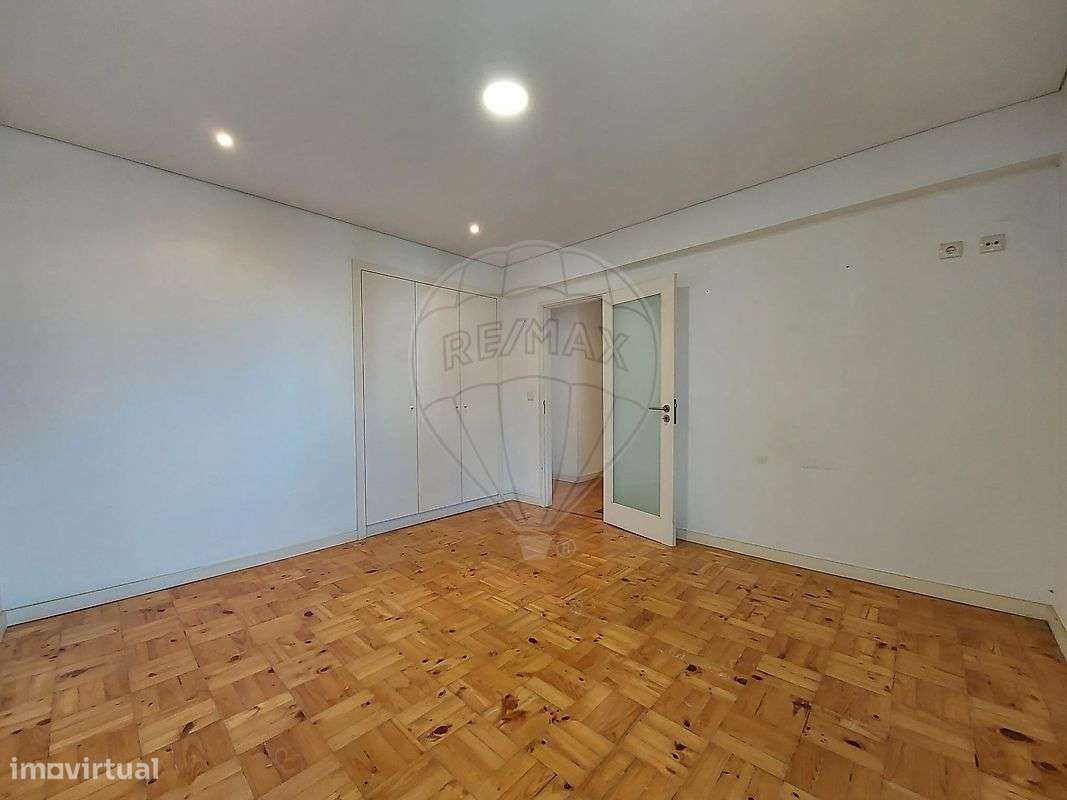 APARTAMENTO T3 RENOVADO NA AVENIDA DA LIBERDADE, BRAGA-9