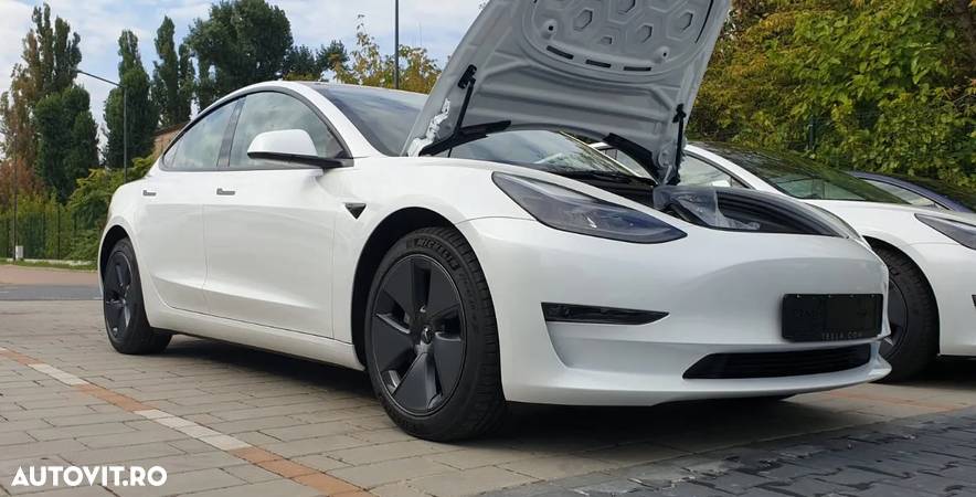 Tesla Model 3 - 9