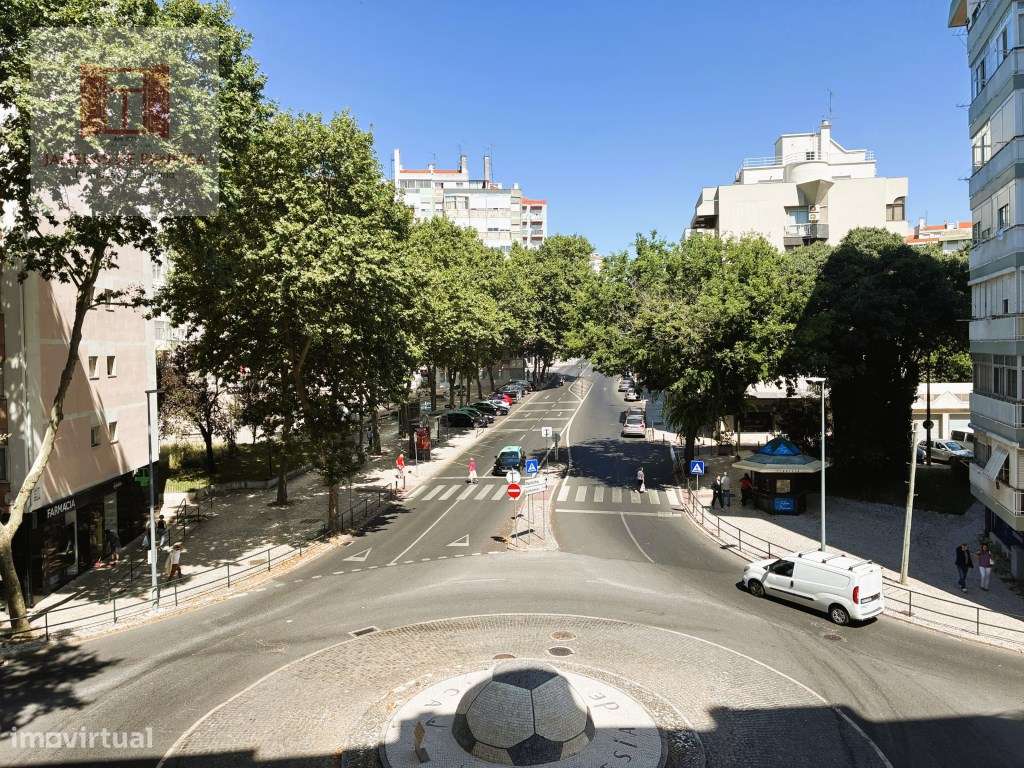 T3 totalmente remodelado, equipado, varanda. R. Bolívia -Benfica-18